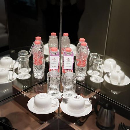 Crown Victoria Hotel Tulungagung Zewnętrze zdjęcie