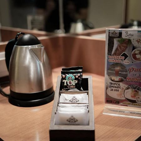 Crown Victoria Hotel Tulungagung Zewnętrze zdjęcie