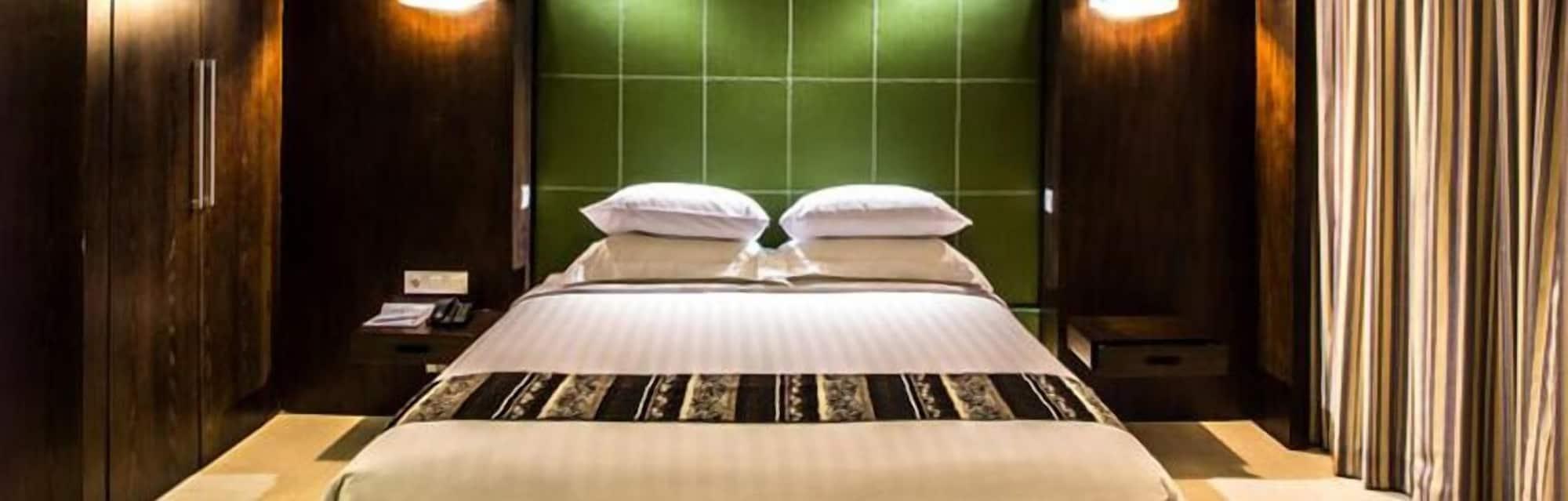 Crown Victoria Hotel Tulungagung Zewnętrze zdjęcie