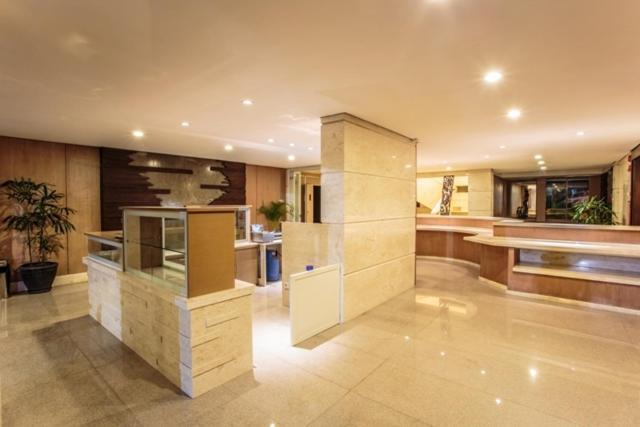 Crown Victoria Hotel Tulungagung Zewnętrze zdjęcie