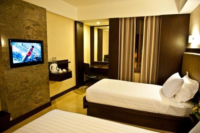 Crown Victoria Hotel Tulungagung Pokój zdjęcie