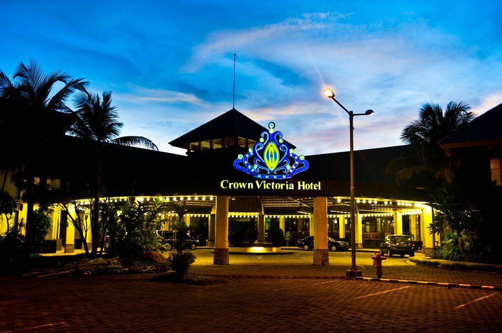 Crown Victoria Hotel Tulungagung Zewnętrze zdjęcie