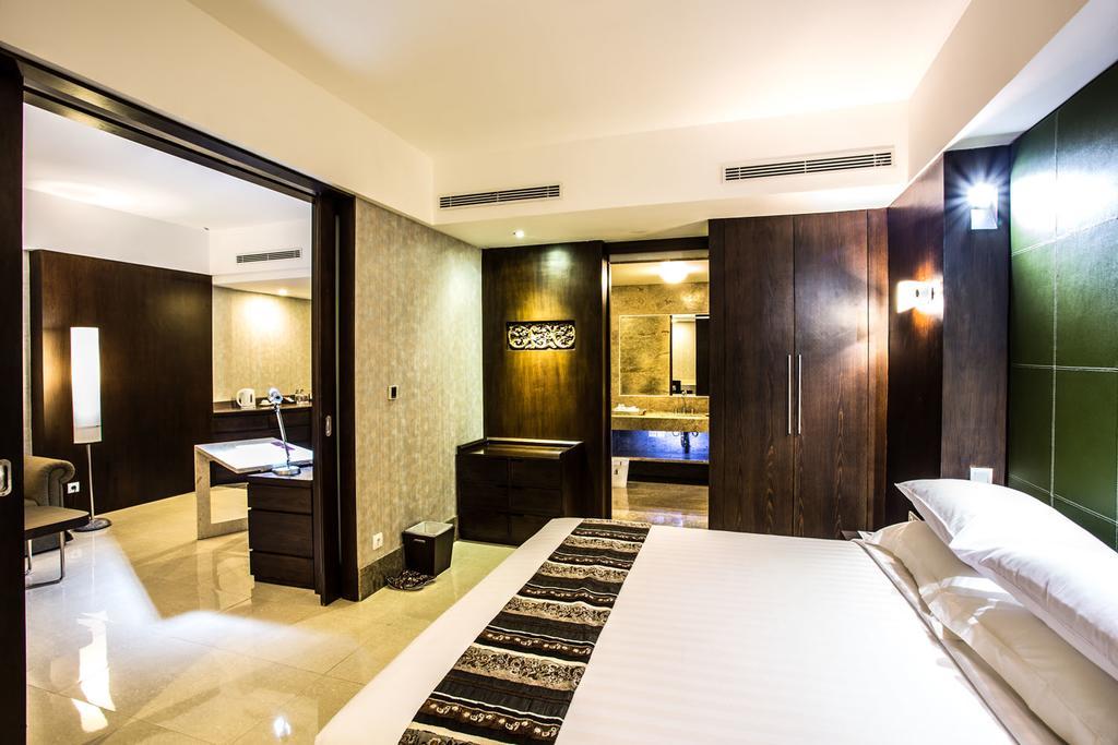 Crown Victoria Hotel Tulungagung Zewnętrze zdjęcie