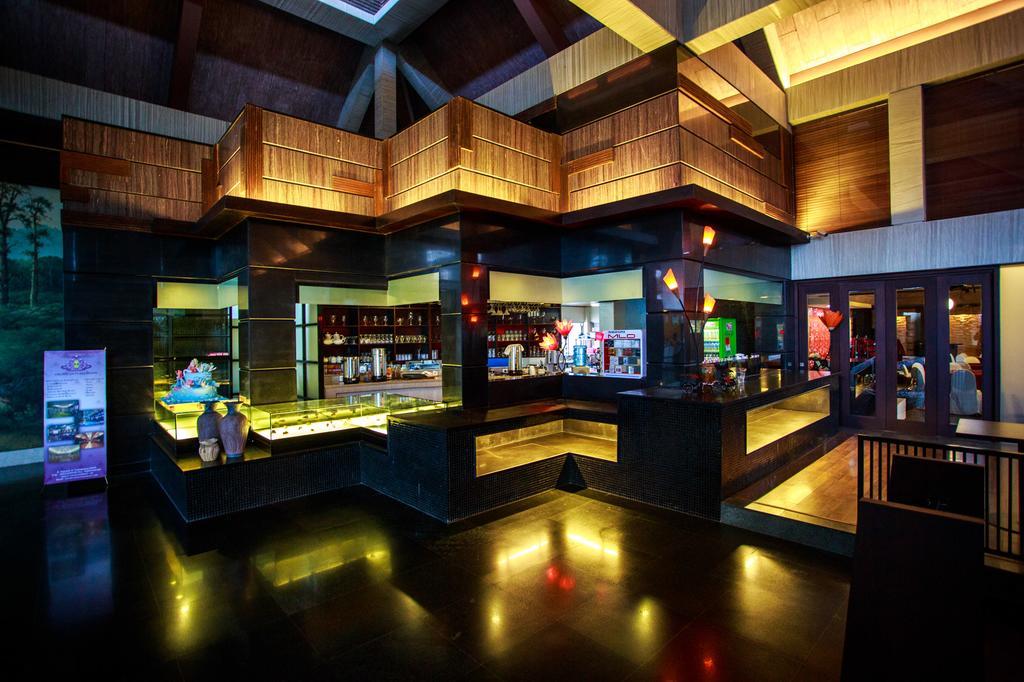 Crown Victoria Hotel Tulungagung Zewnętrze zdjęcie
