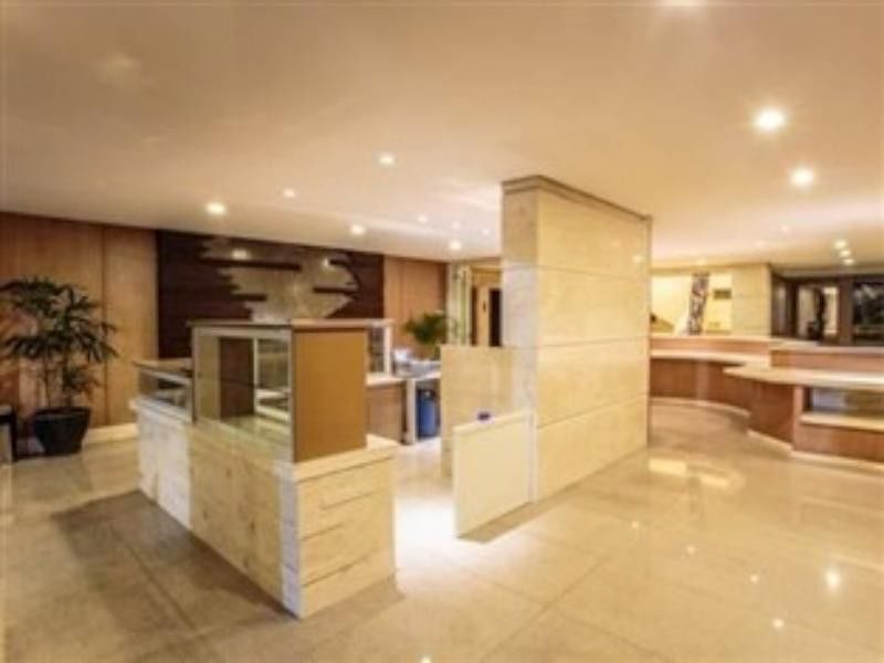 Crown Victoria Hotel Tulungagung Zewnętrze zdjęcie
